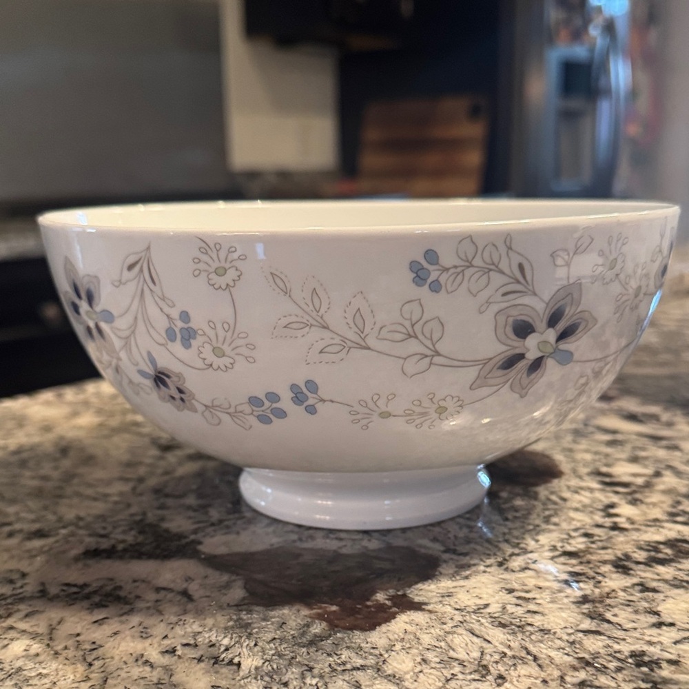 Floral Patterned Ceramic Bowl 磐石 (Pánshí): Bedrock Grandmillenial